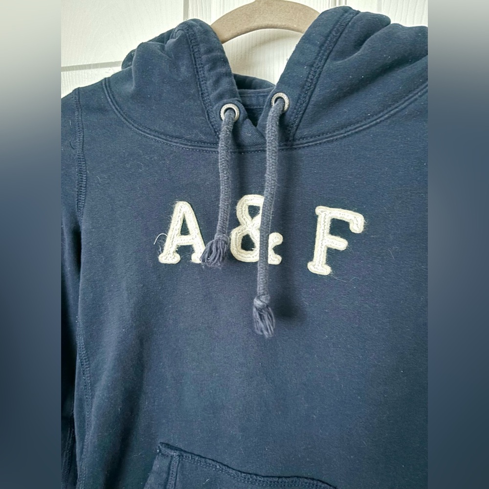 ABERCROMBIE & FITCH LOGO EMBROIDERED NAVY BLUE PULLOVER HOODIES. Size Xs - Picture 7 of 9